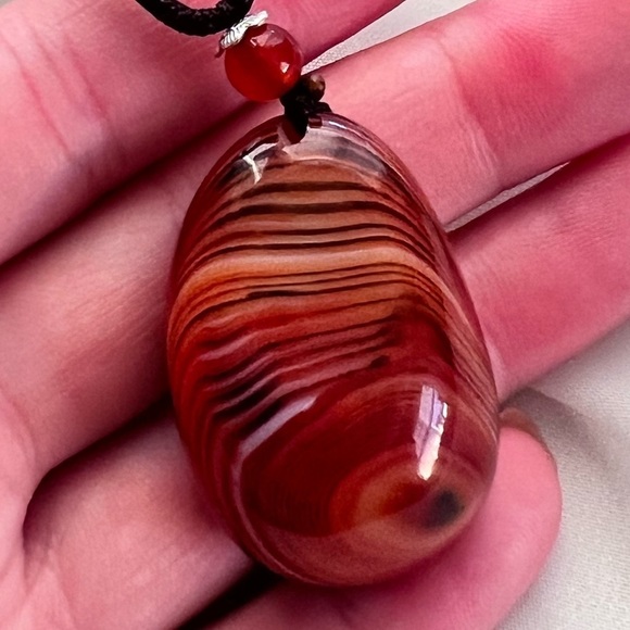 Natural Banded Madagascan Agate Necklace - Picture 2 of 4